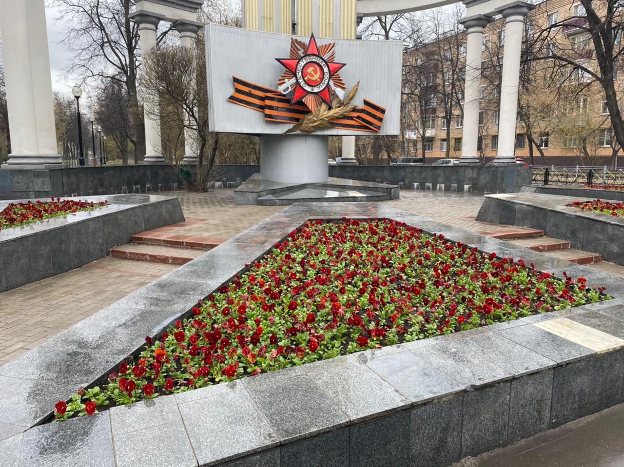 В ВАО до конца апреля высадят более 132 тысяч цветов