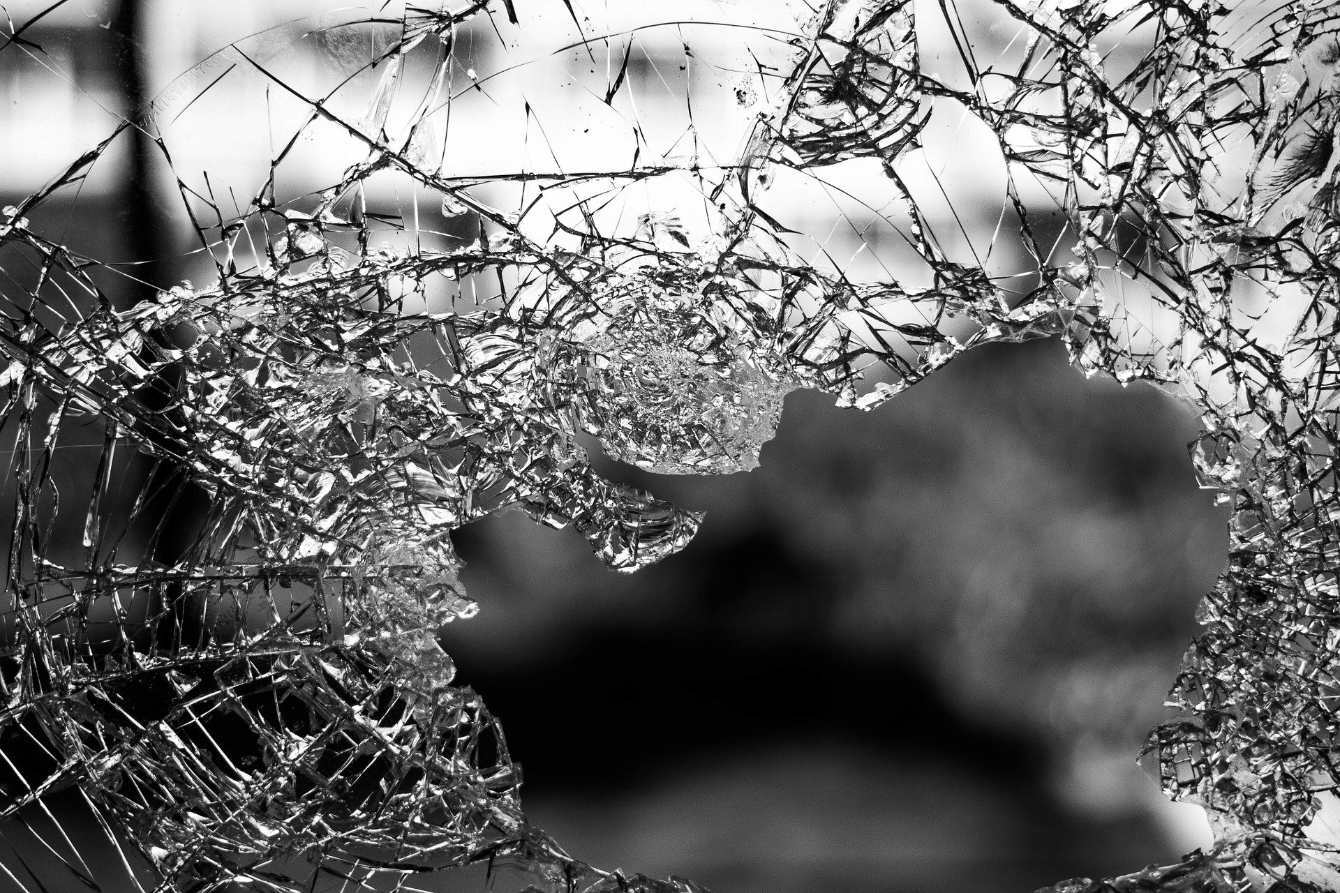 Автомобиль каршеринга на Свободном проспекте врезался в столб – сводка ДТП по ВАО