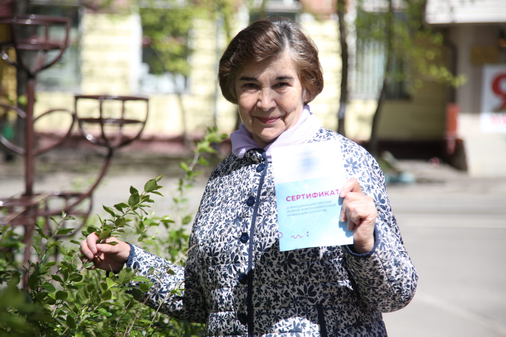 74-летняя жительница Измайлова вакцинировалась и подала пример родным