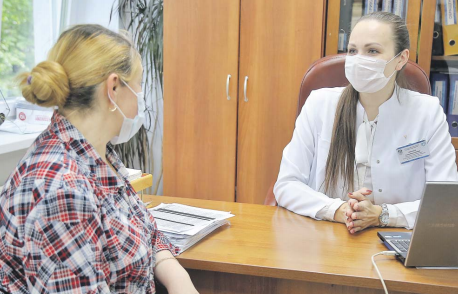 Маломобильным жителям делают прививку на дому