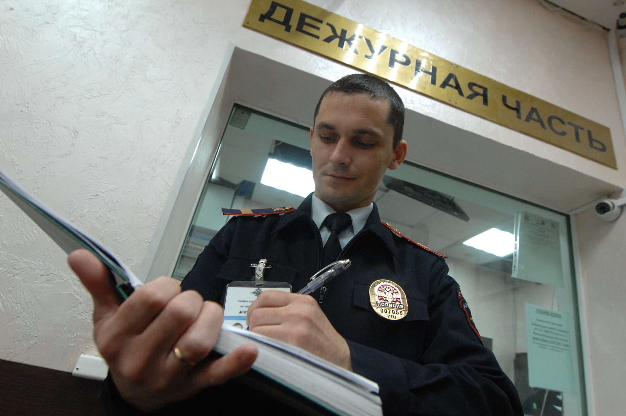 Полиция начала поиски преступника, вооруженного ножом