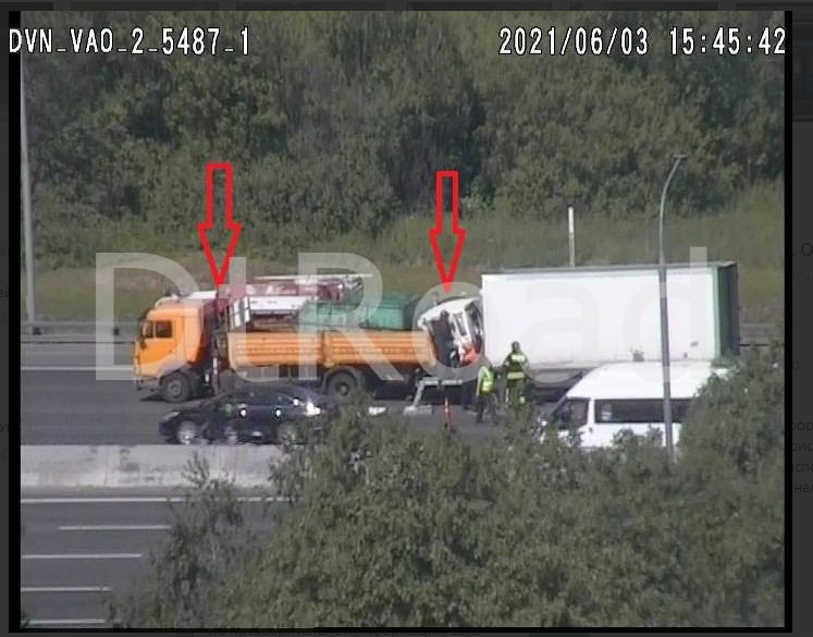 В крупной аварии на МКАД у Щелковского шоссе погиб водитель фургона