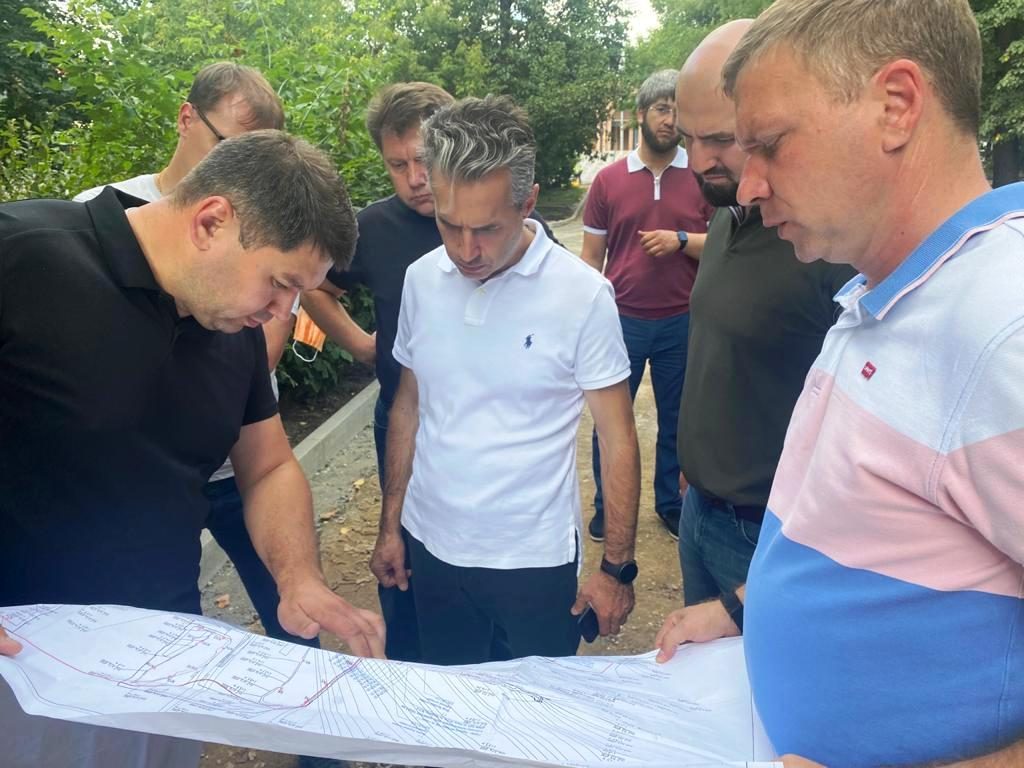 Префект ВАО Николай Алешин проверил ход ремонта Семеновского парка