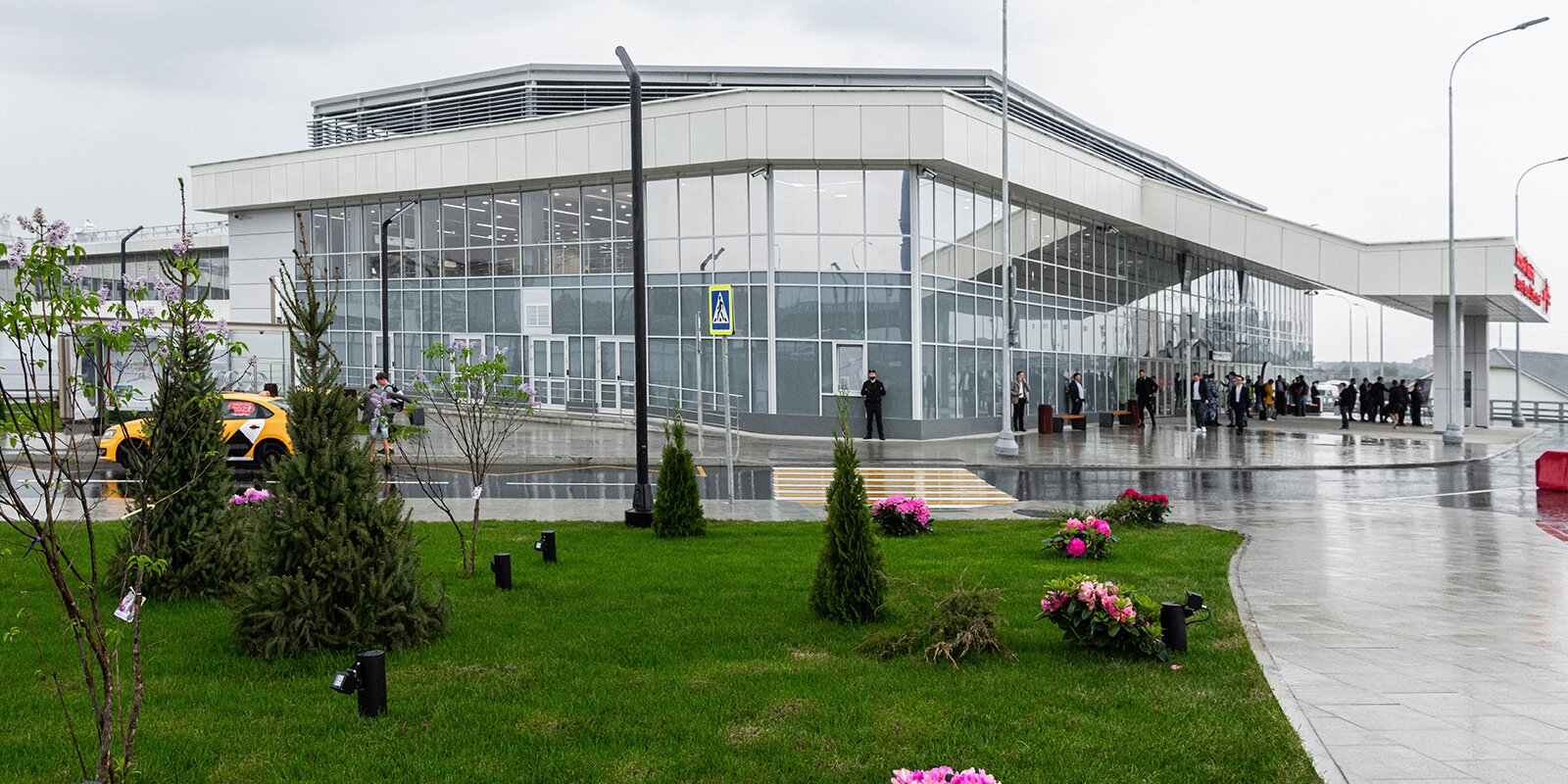 Второй этап благоустройства рядом с вокзалом Восточный выполнен на 65%