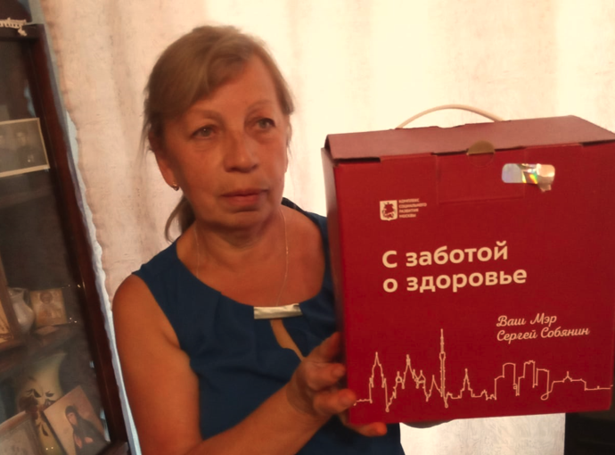 Пожилая пара из Богородского привилась и получила коробки здоровья
