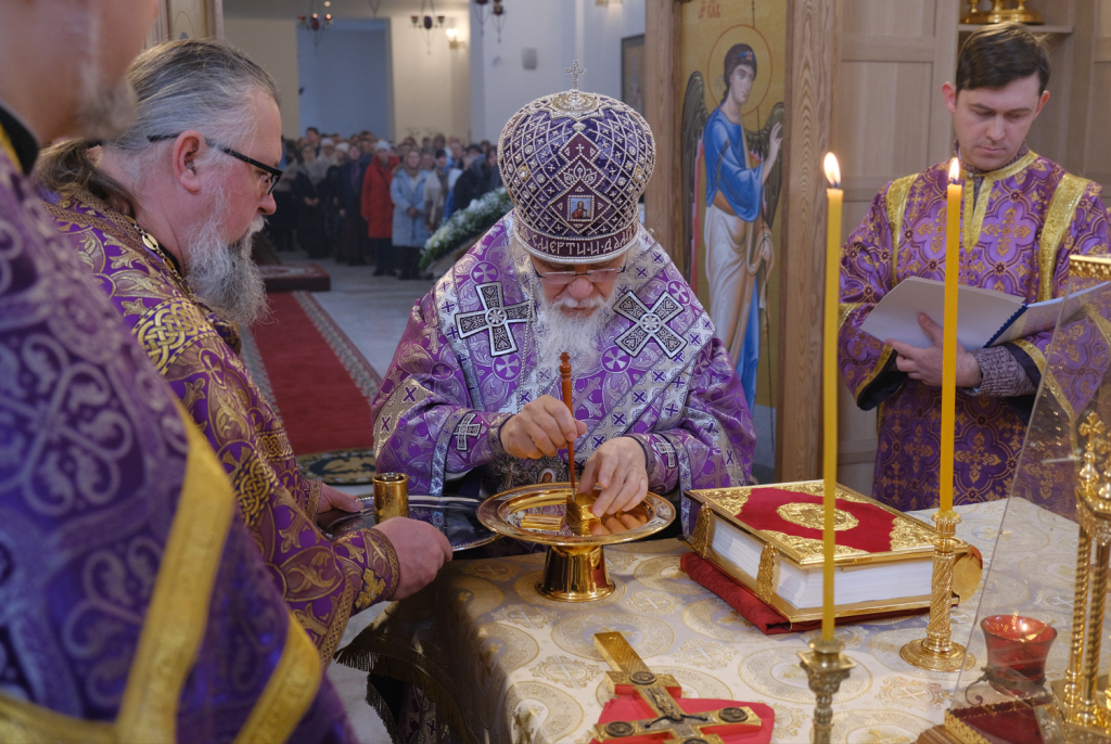 В Перове освятили храм иконы Божией Матери «Взыскание погибших»