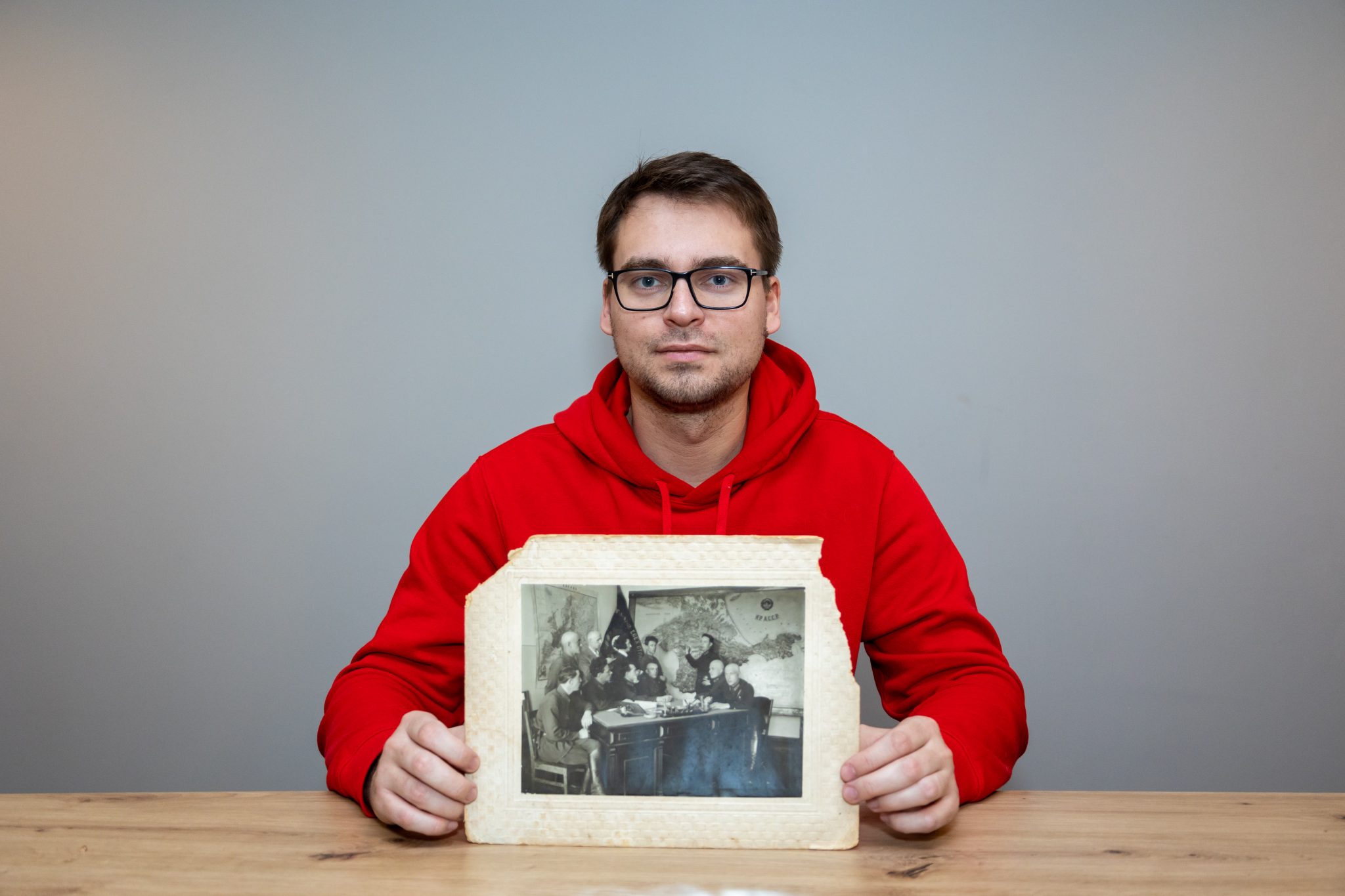 Житель Вешняков собрал уникальную коллекцию вещей и документов, связанных с Крымом