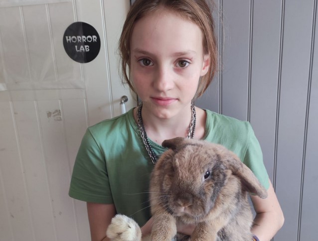 Фотоконкурс «ВО»: кролик Стасик из Вешняков обожает клевер