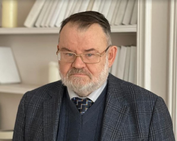 Олег Хлобустов из Гольянова написал три десятка книг о работе спецслужб
