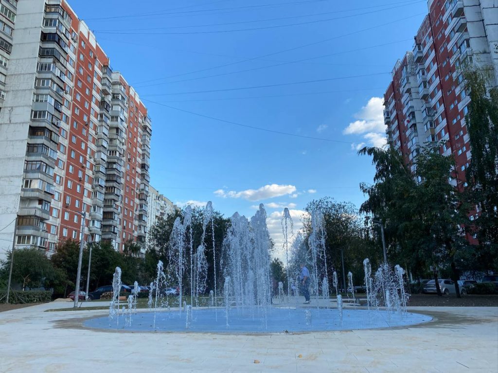 В Новокосине обустроили сухой фонтан