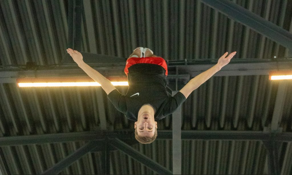 Батутист из ВАО стал чемпионом России в синхронных прыжках