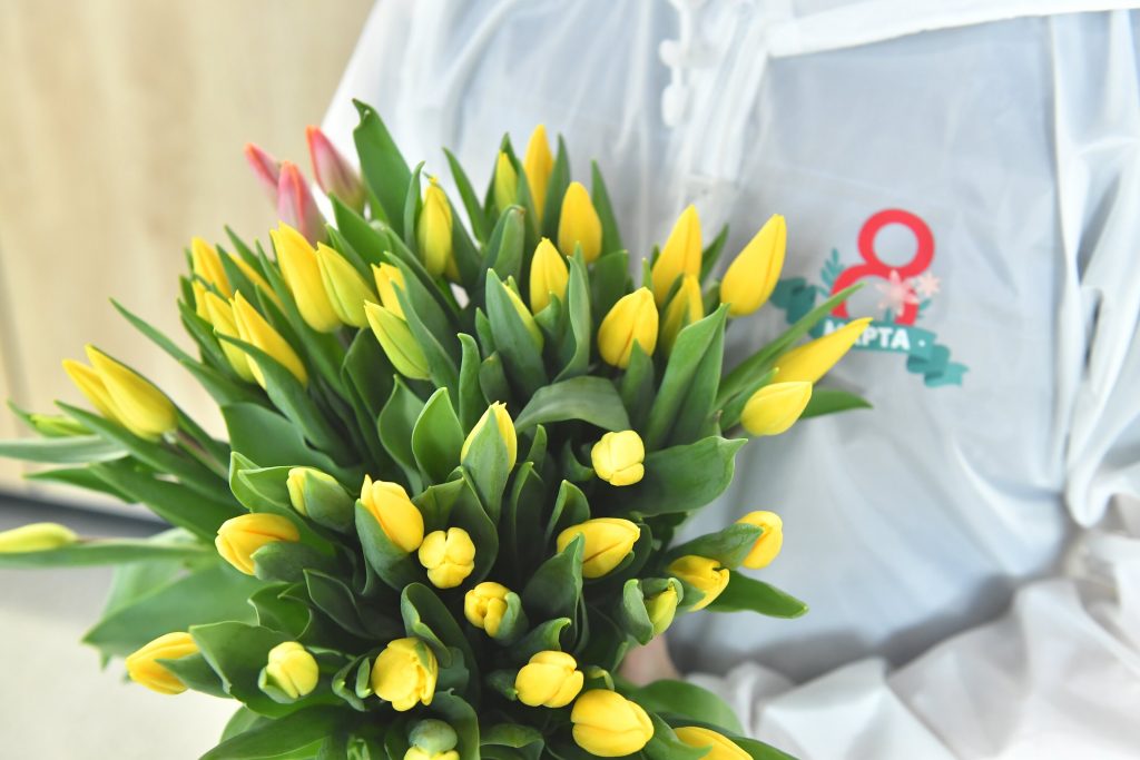 Бесплатные катки и тюльпаны: в парках ВАО женщин поздравят с 8 марта