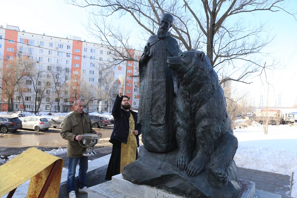 В Гольянове освятили памятник Сергию Радонежскому