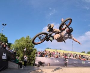 Велосипедист-экстремал из Перова выступил на Играх будущего