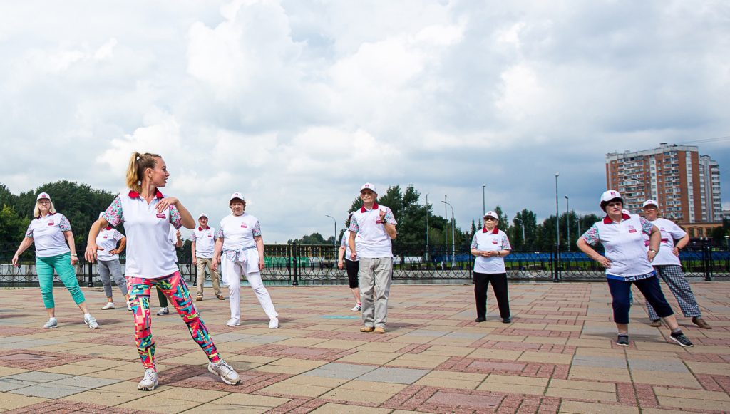 В Перовском парке начались спортивные занятия для пенсионеров