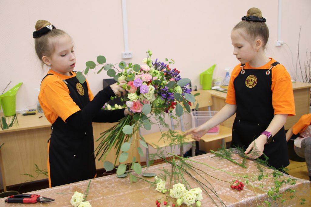 Близнецы из Преображенского победили на детском чемпионате по флористике