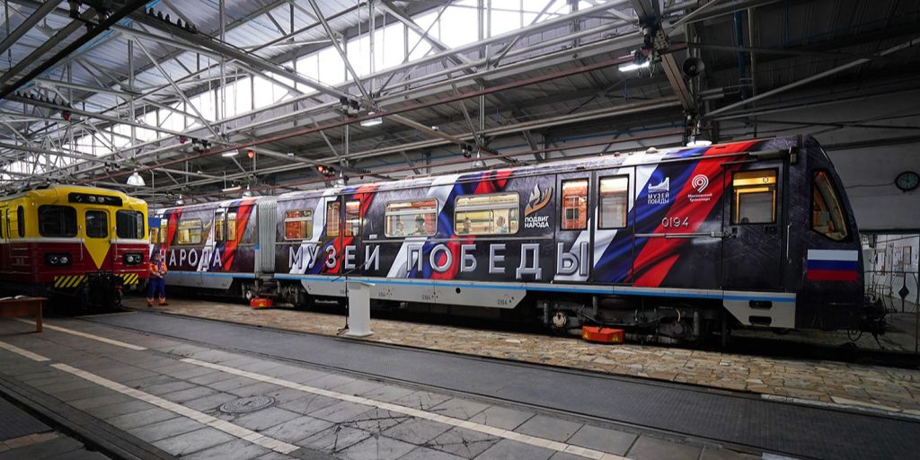 На синей ветке метро начал курировать тематический поезд о подвиге советского народа