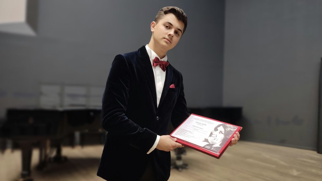 16-летний исполнитель из Косино-Ухтомского завоевал Гран-при на международном конкурсе вокалистов