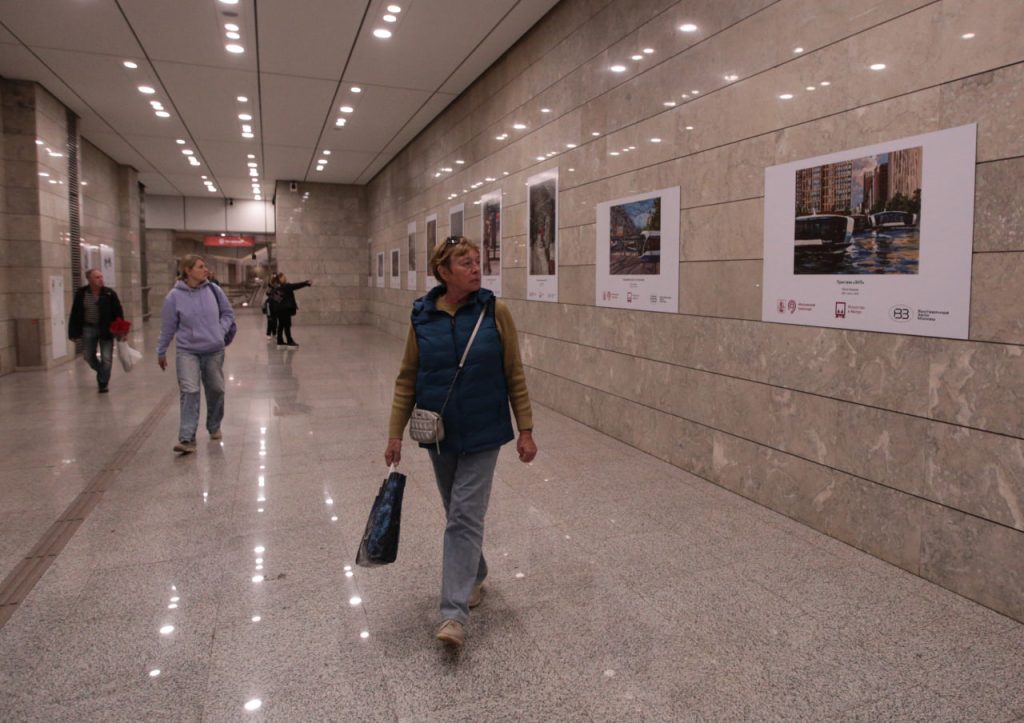 В Сокольниках переход метро стал выставочной галереей
