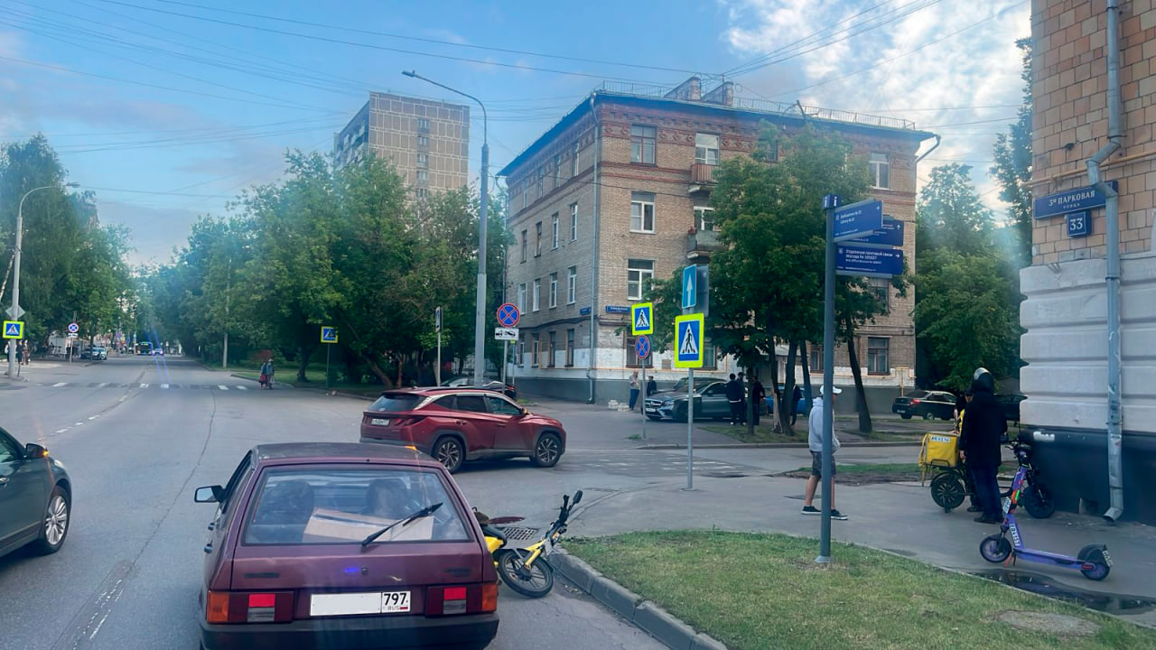 На 3-й Парковой «Жигули» сбили электровелосипедиста