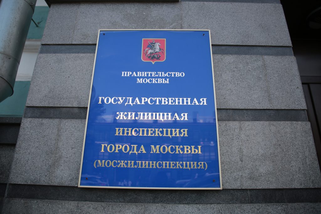 В доме на 13-й Парковой восстановили перегородку на балконе