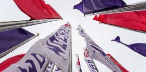 Москву украсили флагами, плакатами и декоративными конструкциями ко Дню города