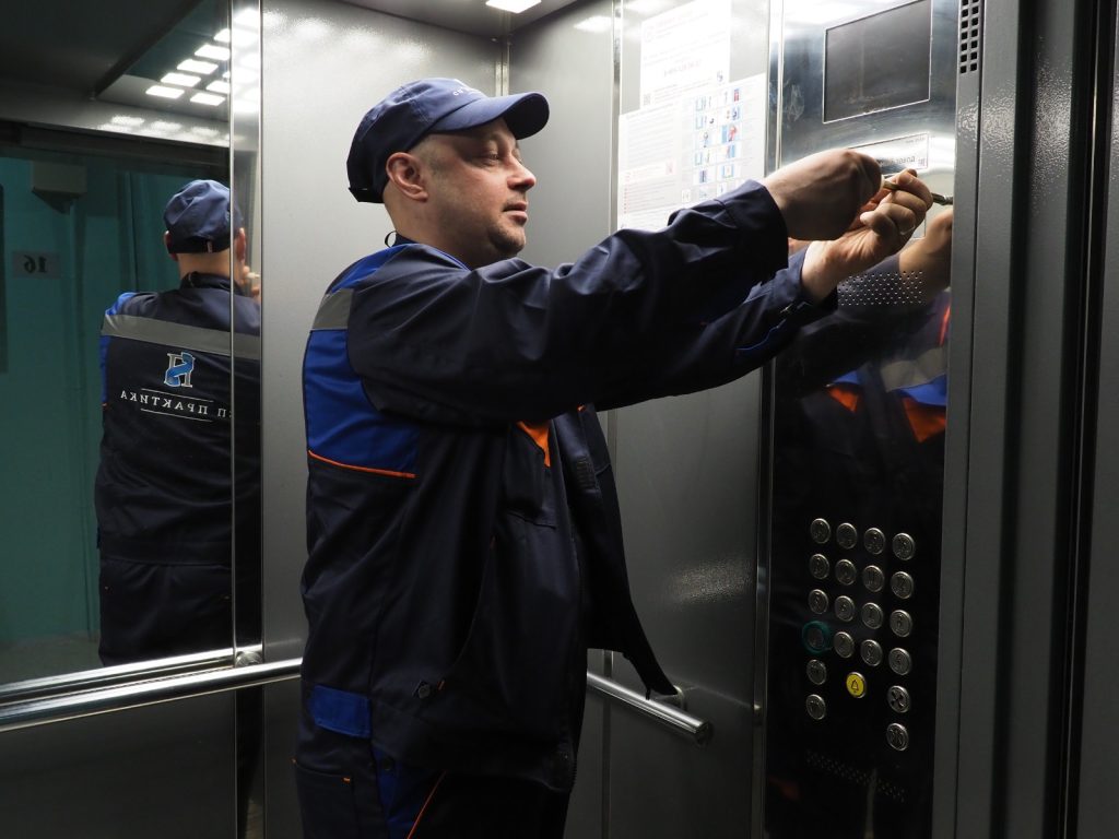 В многоэтажке в Гольянове заменили все лифты