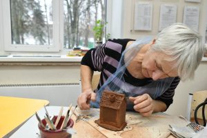 Пенсионеров ВАО приглашают в группы ИЗО и керамики