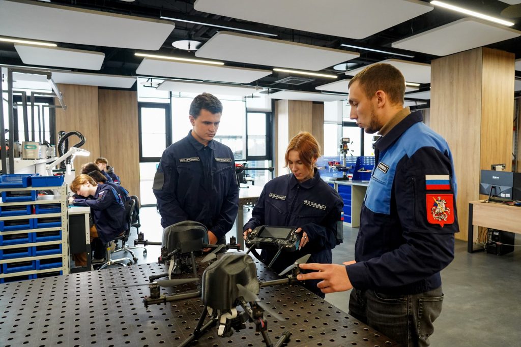 В ВАО на фестивале московских колледжей можно будет управлять роботами